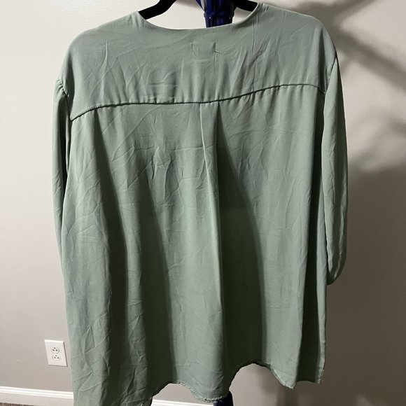 Rue+ Seafoam Green ¾ Sleeve Zip-Up Crepe Top Women’s size 3x - Picture 2 of 3